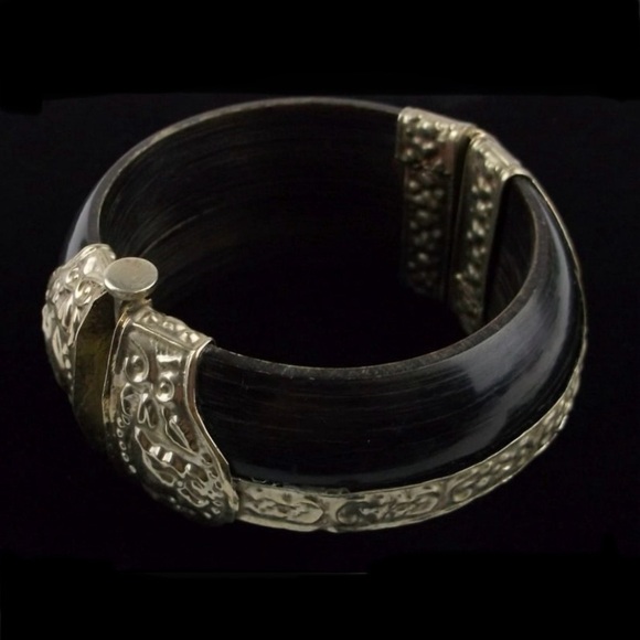 Vintage Big Carved Horn Lock Lever Bracelet 7-8" - Picture 1 of 3